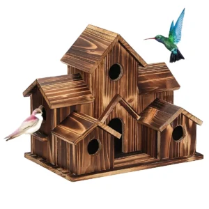 Single Outdoor Birdhouse Designed for Feeding Birds in Countryside Settings, Featuring a Compact House Style Suitable for Bluebirds And Sparrows. Made from Natural Wood, This Hanging Nest Box Is Perfect for Hummingbirds And Red Sparrows
